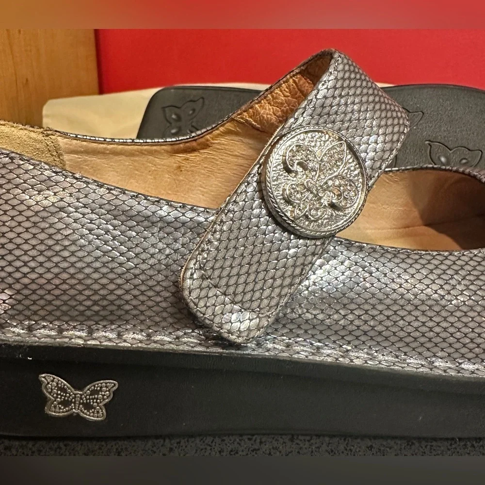 Alegria Paloma Pewter Embossed Leather Mary Janes Shoes Women’s Sz EU40/US9.5-10